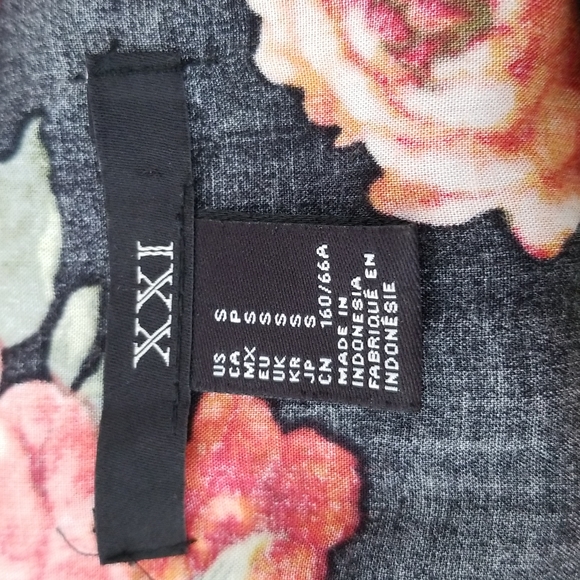 🎉Host Pick🎉XXI Floral Romper - Picture 8 of 8